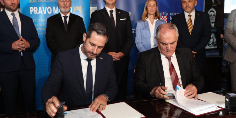 Slobodna Dalmacija – U splitskoj okolici niče veliki sportski centar, danas je potpisan ugovor vrijedan 8 milijuna eura! Došao i Plenković…