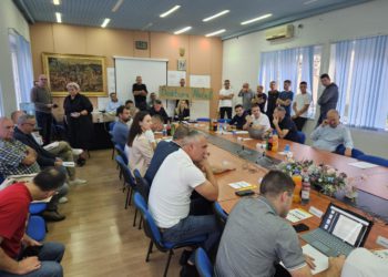 Slobodna Dalmacija – VIDEO Drama u Sinju; građani upali na sjednicu Vijeća pa skandirali s Buljem: ‘Kopati ne-će-te!’ Poslušajte ovu galamu