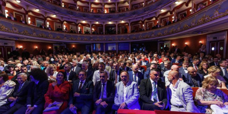 Slobodna Dalmacija – VIDEO Naš glumac izveo nekoć zabranjeni monolog iz ‘Prosjaka i sinova’. Pratio ga je Mandolinski orkestar ‘Imotski’