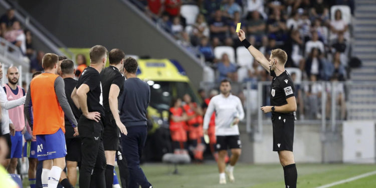 Sportske novosti – Patrik Pavlešić prvi put sudi na Poljudu, u prvi plan je izbio nakon Livajine izjave