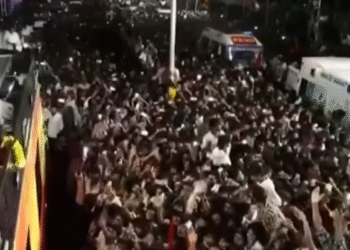 Stampede na političkom skupu u Indiji ubija 39