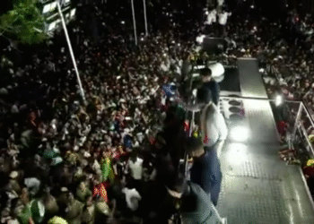 Stampede na političkom skupu ubija desetke u Indiji – RT India