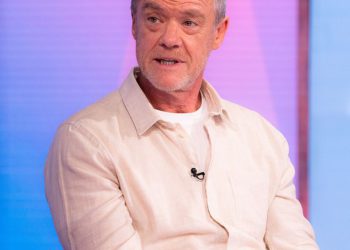 Strogo je Stefan Dennis otkriva srčanu obiteljsku tragediju koja ga još uvijek progoni: ‘Danas sam više pogođen nego što sam se tada vratio’