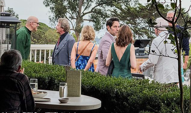 Suratnice Selene Gomez Steve Martin, Martin Short i Paul Rudd stižu na vjenčani vikend s Bennyjem Blancoom