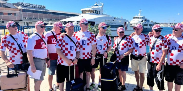 Svi u istome u Split: Pogledajte što su odjenuli ovi turisti s Islanda