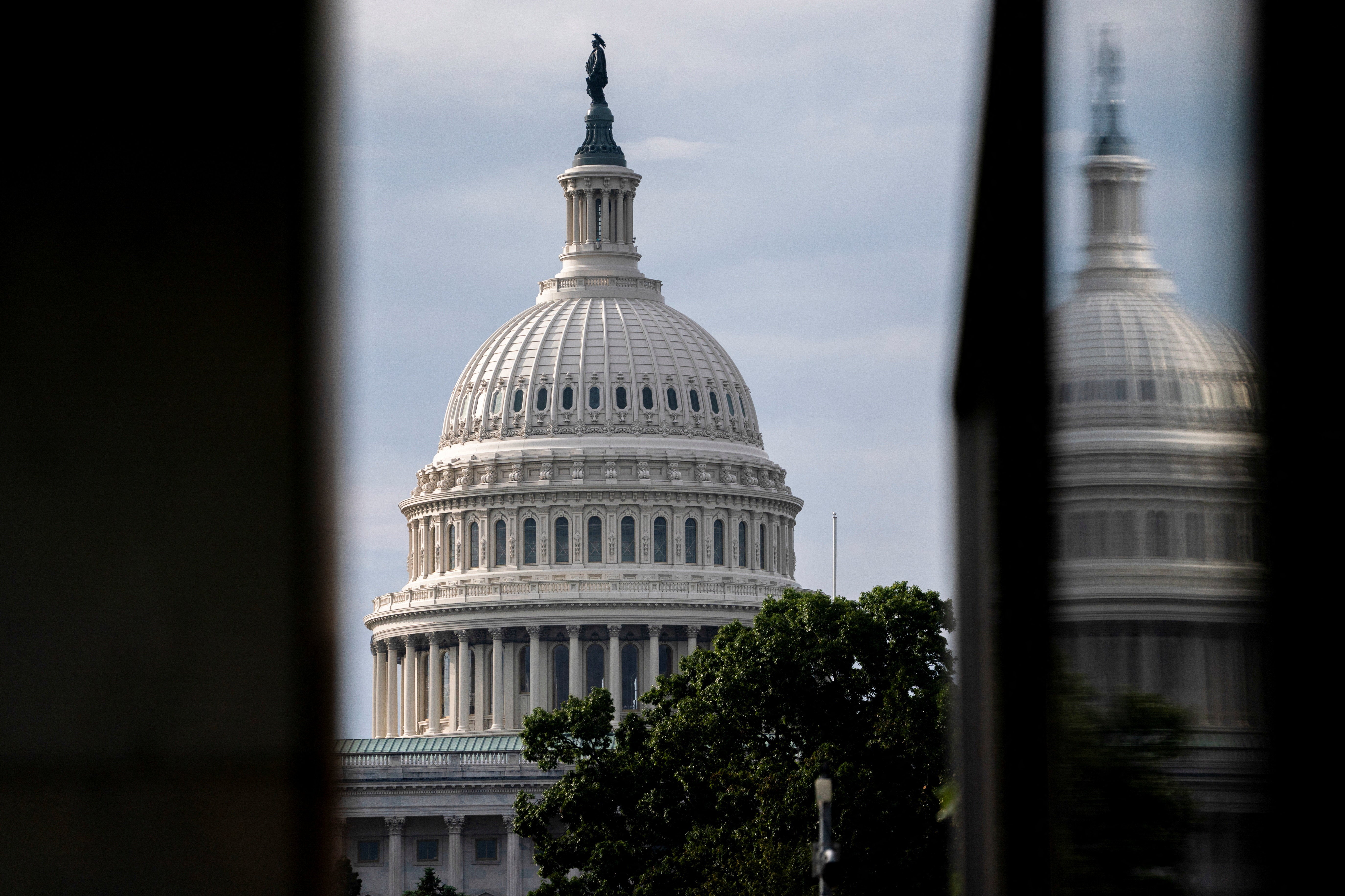 Kapitol SAD -a smatra se da je djelomično isključivanje vlade udaljen tjedan dana ako Kongres ne uspije financirati vladu, na brdu Capitol u Washingtonu, DC, SAD, 24. rujna 2025.