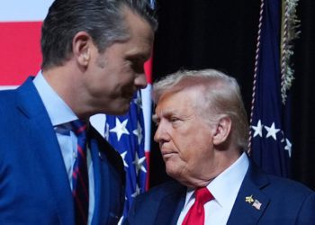 ‘To bi mogla biti e -mail’: gledatelji su omamljeni Hegseth i Trumpovim bizarnim govorima Quantico vojnim poglavarima