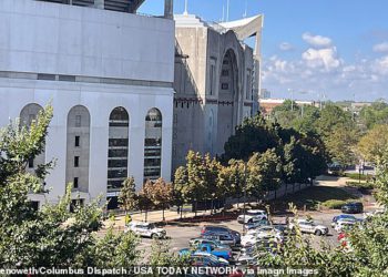 Tragedija u državi Ohio, kao što se student nalazi mrtav na nogometnom stadionu