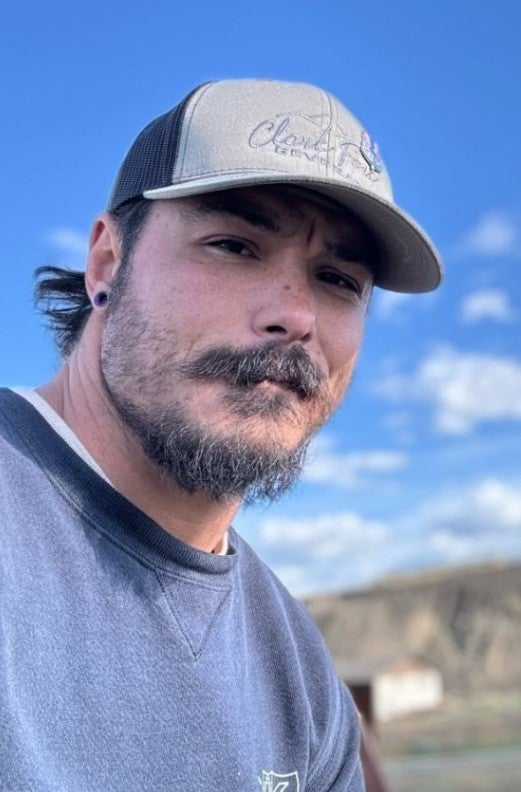 Nestanak Travisa Deckera pokrenuo je trčanje koji je završio 18. rujna kada su njegovi posmrtni ostaci pronađeni na planini Grindstone. Optužen je da je ubio svoje tri mlade kćeri.