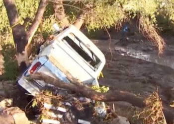 Tri mrtva i još više nedostaju jer su razorne poplave pogodile Arizonu