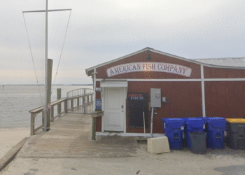 Tri mrtva i šest ozlijeđenih nakon osumnjičenog otvara vatru iz broda u baru Waterfront u Sjevernoj Karolini