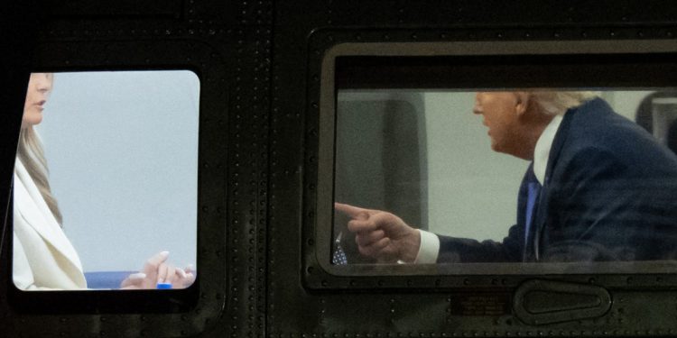 Trump i Melania imaju iskrenu raspravu tijekom privatnog trenutka na Marine One