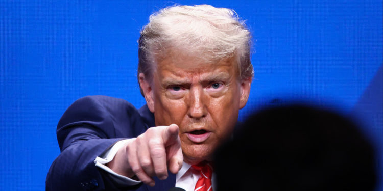 Trump optužuje bivšeg šefa FBI-a za “zločine protiv naše nacije”-RT World News