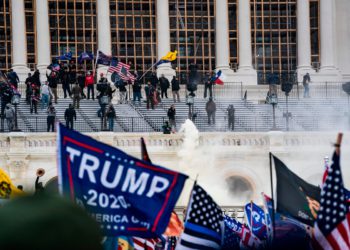 Trump razmatra istinu Socijalni i lažno krivi FBI za sudjelovanje u neredima 6. siječnja