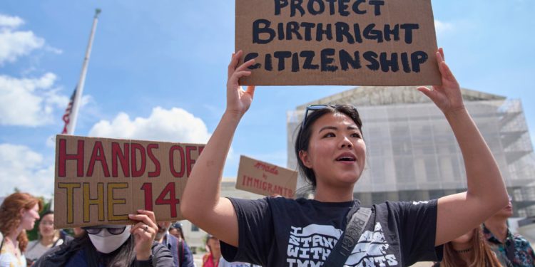 Trumpova administracija traži od Vrhovnog suda da preispita izvršnu naredbu koja želi okončati državljanstvo pravo rođenja: Izvještaj