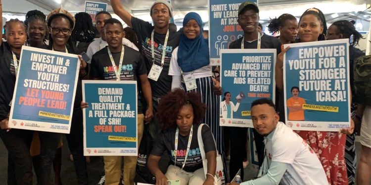 Trumpova rezanja pomoći donose svježu mržnju za mlade s HIV -om u Keniji: ‘Potrebno je malo da se ljudi gurnu natrag’