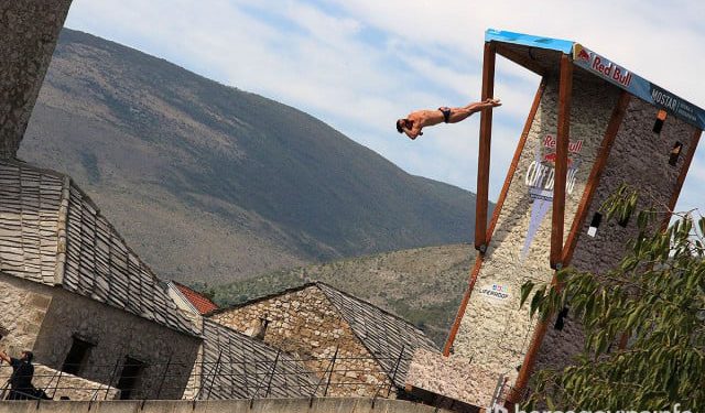 U Gradskom vijeću Mostara raspravljat će se o reguliranju skokova sa Starog mosta