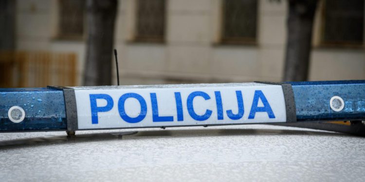 U Metkoviću vozio s poništenom vozačkom dozvolom i pod zabranom upravljanja vozilom. Evo kolike mu kazne prijete