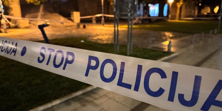 U Šibeniku je poginula mladoženjina 34-godišnja rodica, a signalnu raketu ispalio njegov stric!