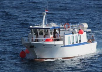 U prekidu brodska linija Komiža-Biševo, a zbog vjetra problemi i na Jadranskoj magistrali