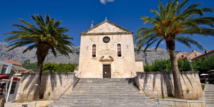 Uhićen muškarac osumnjičen za teško ozljeđivanje žene signalnom raketom na svadbi u Makarskoj!