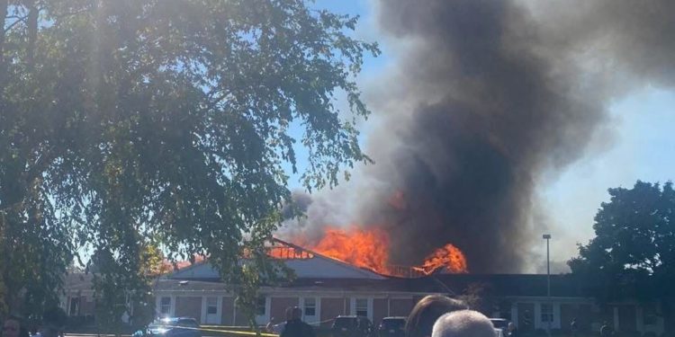 Više ljudi je upucano u crkvi Michigan Mormon koja je zapaljena nakon aktivnog strijelca, kažu policajci