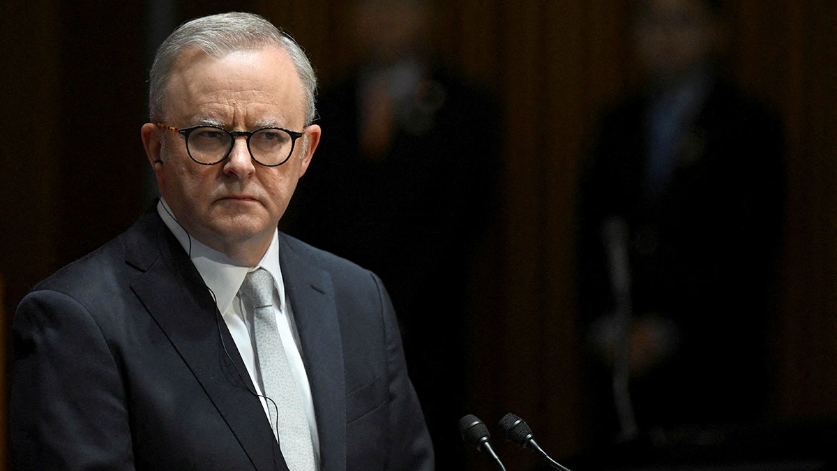 Australski premijer Anthony Albanese služi 2024