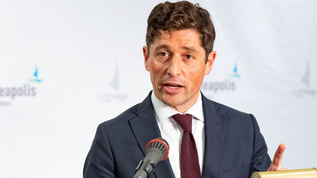 Gradonačelnik Minneapolisa Jacob Frey, umjereni demokrat, vodi se 2025. godine za treći mandat, u najvećem gradu u Minnesoti u Minnesoti