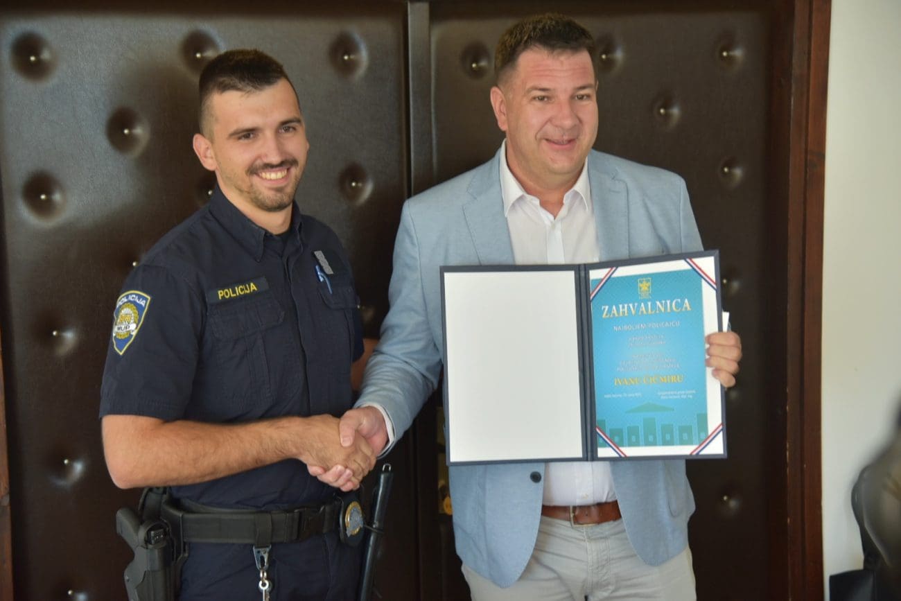 najbolji policajac kastela nn naslovnica  4