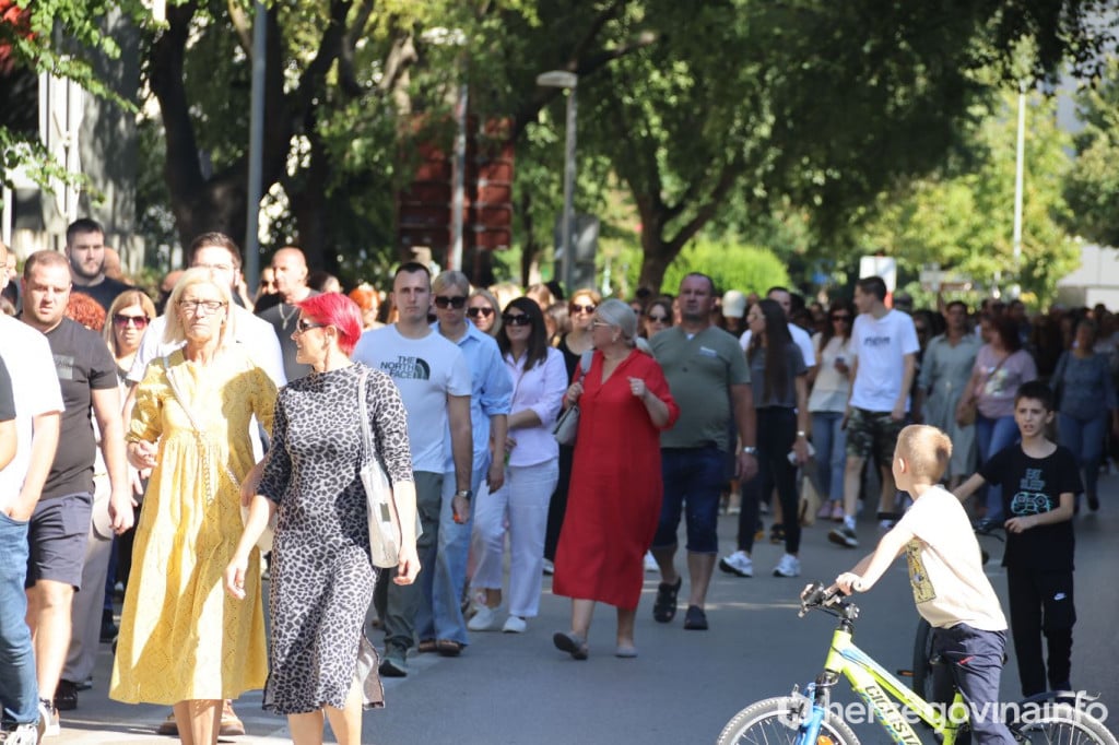 Zdravstveni radnici na ulicama Mostara