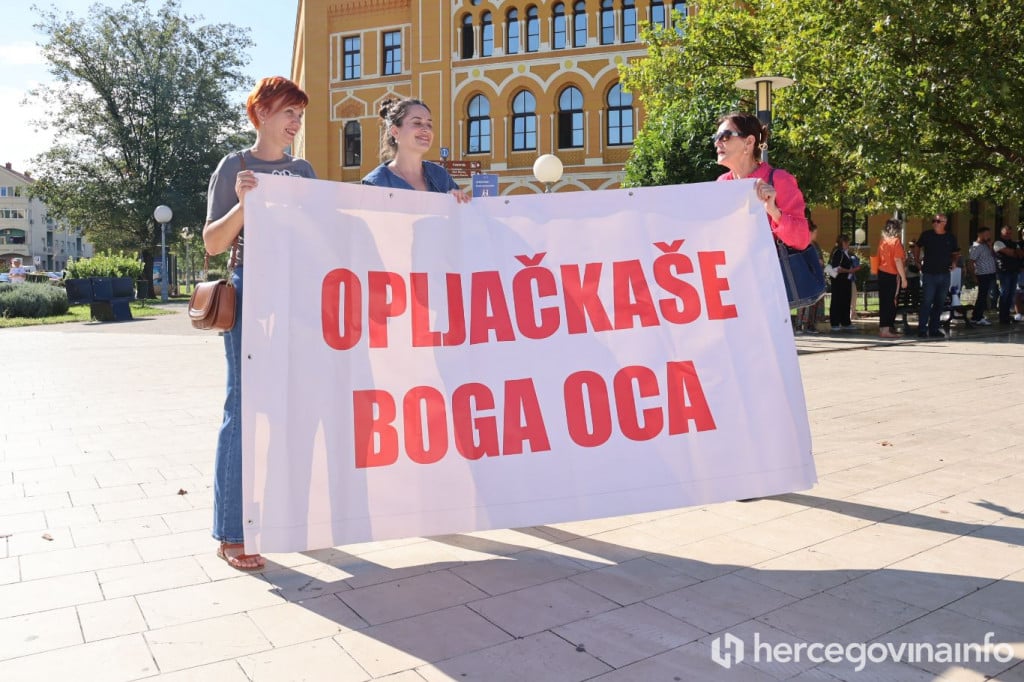 Zdravstveni radnici na ulicama Mostara