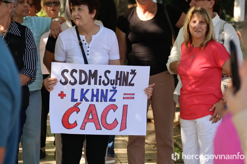 Zdravstveni radnici na ulicama Mostara
