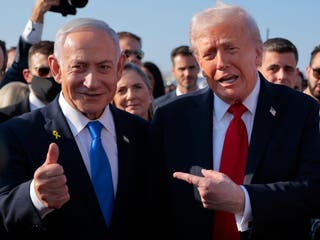 Trump je upoznao Benjamina Netanyahua na aerodromu Ben Gurion u Izraelu prije nego što se uputio u Sharm El-Sheikh, Egipat