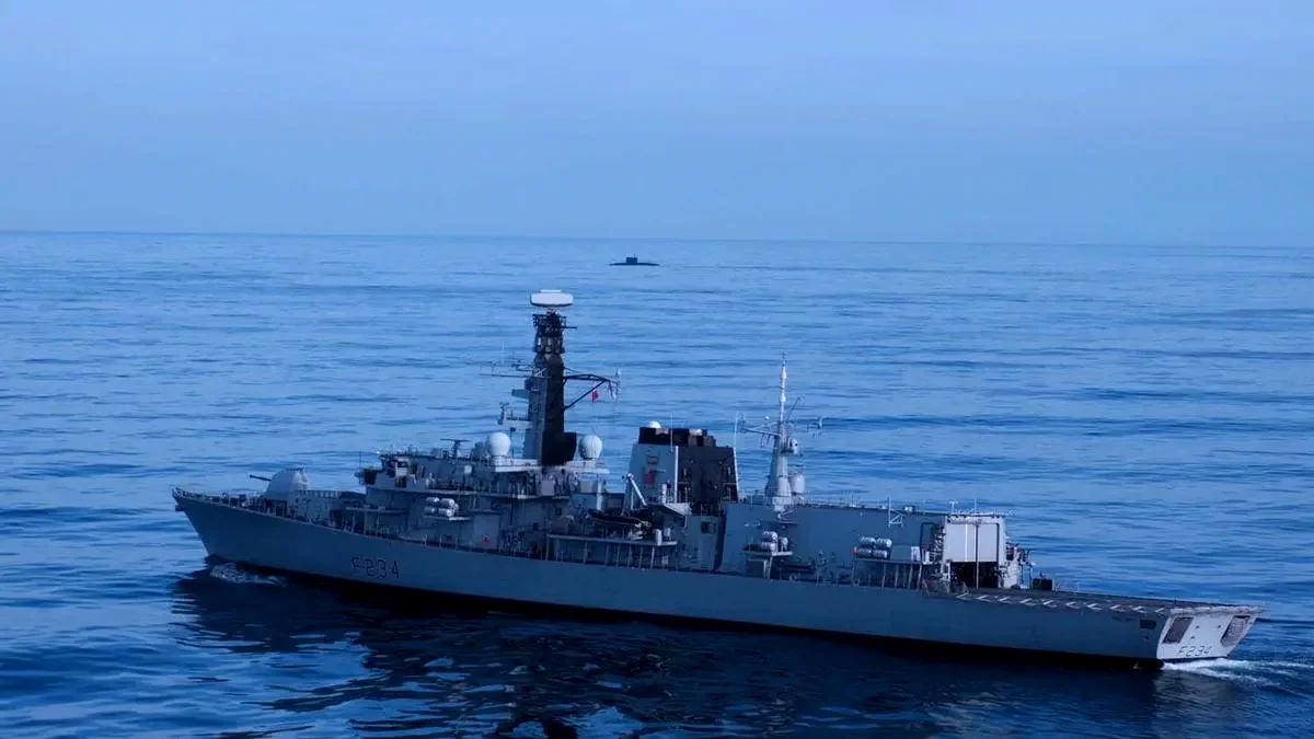 Kraljevska mornarica pratila je rusku podmornicu i izvela koncentriranu trodnevnu operaciju