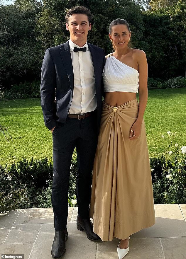 U kolovozu je uzavrela Rozee (na slici sa suprugom Maisie) poduzela akciju zbog lažnih i podlih glasina o njegovom osobnom životu