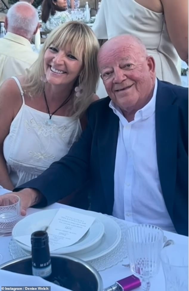 Denise su se pridružili i njezin bivši suprug Tim Healy i njegova supruga Joan Anderton (na slici), a njen mlađi sin Louis, 24 godine, kako bi proslavili Charli i Georgeove matice
