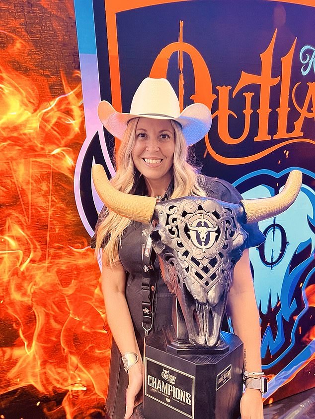 Nicole Capolino je glavna marketinška direktorica za PBR franšizu, Kansas City Outlaws