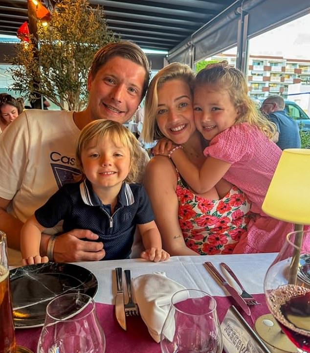 Kelsey je majka Aurelia, šest, i Bodhi, četvero, s Tomom, i očekivala je svoje treće dijete s partnerom Will Lindsay, s kojom je ljubav pronašla dvije godine nakon Tomine smrti. Njihova beba Phoenix rođena je u 39 tjedana