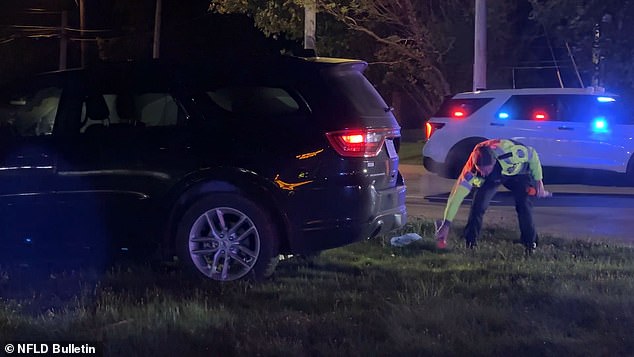 Fotografije su pokazale posljedice sudara, a policajac se pojavio kako bi istražio scenu