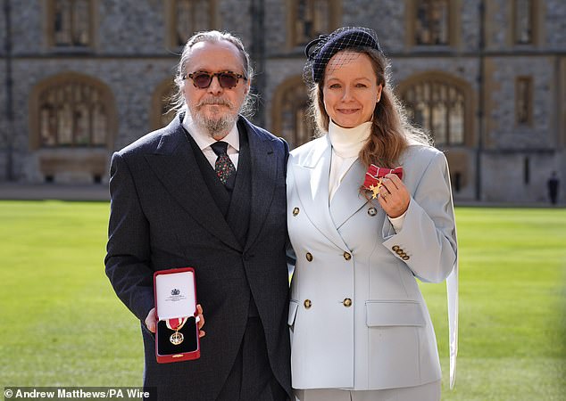 Oldman je bio vitez dok je kolegica Samantha Morton dobila OBE za usluge drami i dobrotvorne svrhe