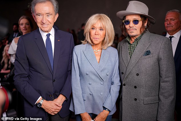 Johnny slika s Brigitte i Bernard Amault
