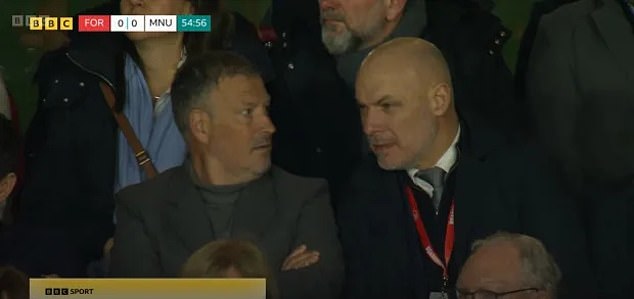 Clattenburg je tvrdio da ga je Webb pitao o njegovoj plaći dok je radio za Nottingham Forest
