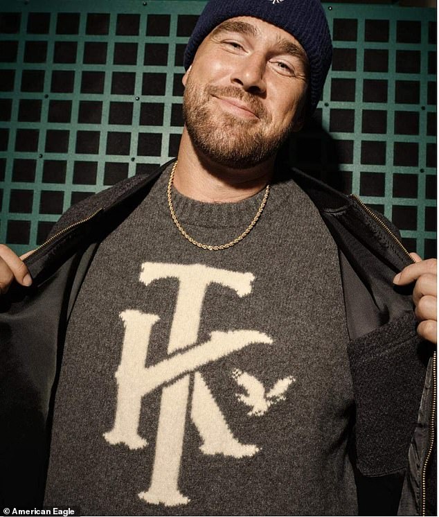 Sleuti na društvenim medijima odmah su uspoređivali s "Tk" Logo za liniju odjeće koju je Kansas City Chiefs uski kraj Travis Kelce objavio u kolovozu s American Eagle