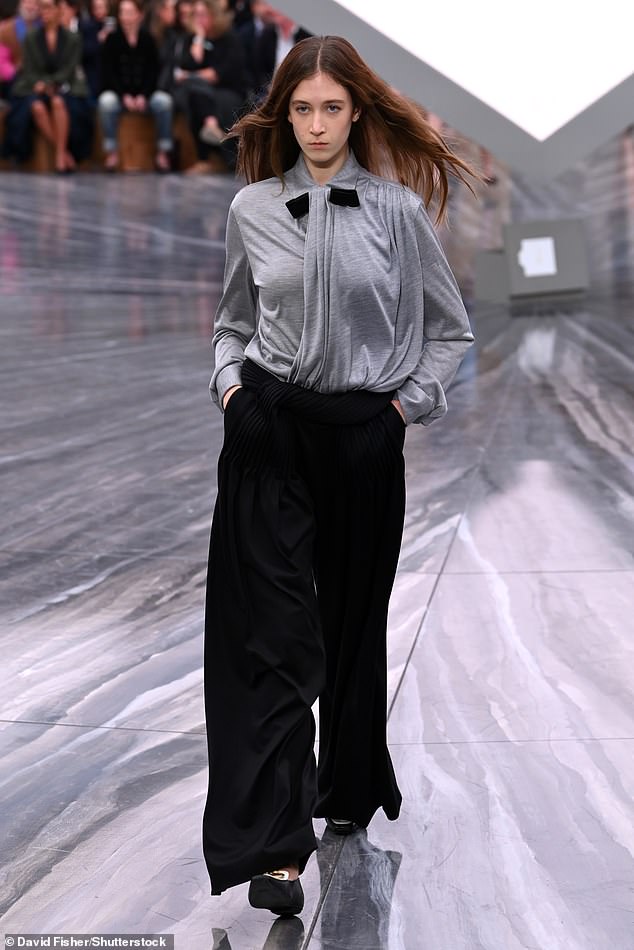 U nedjelju, najstarije od dvoje djece s urbanim djecom, vratio se na posao samo 24 sata kasnije, dok je francuski couture brend Christian Dior otkrio svoju najnoviju kolekciju na Pariznom tjednu mode