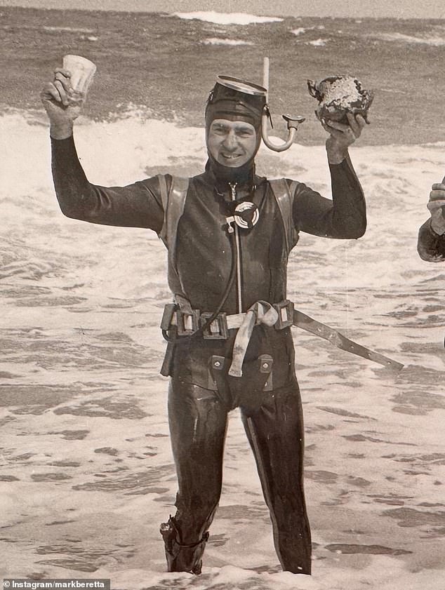 Komentari su bili preplavljeni podržavajućim komentarima Markovih poznatih prijatelja. Suz zvijezda Edwina Bartholomew ušla je u: 'Onu fotografiju s odijelom Scuba. Moglo bi biti ti, Beretts. Slanje toliko ljubavi '