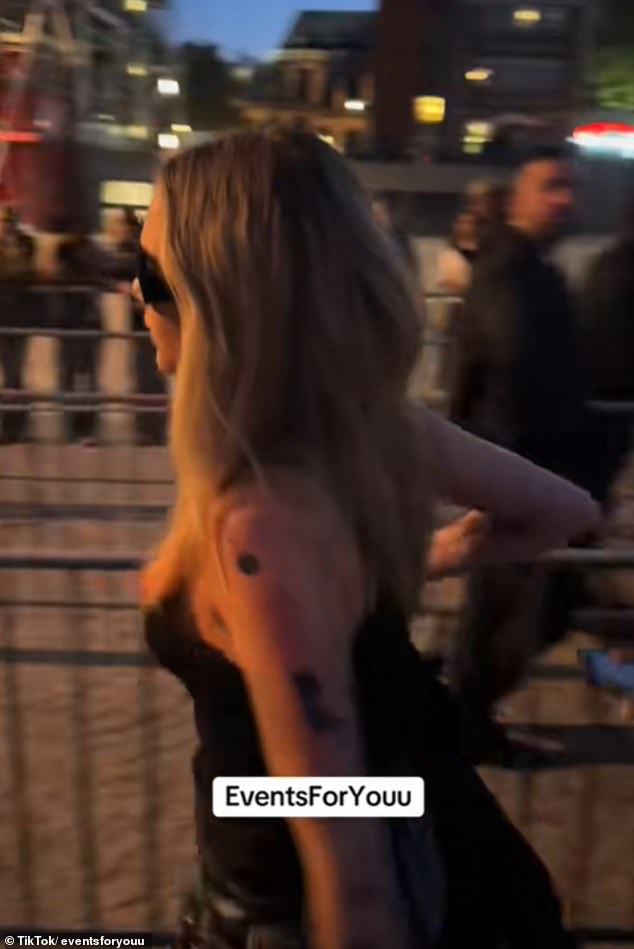 Na kraju je glumica podigla sunčane naočale i upitala: