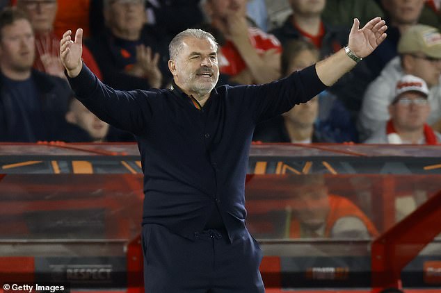 Prvi put otkako se preselio u gradsko mjesto, Postecoglou je započeo s tri leđa