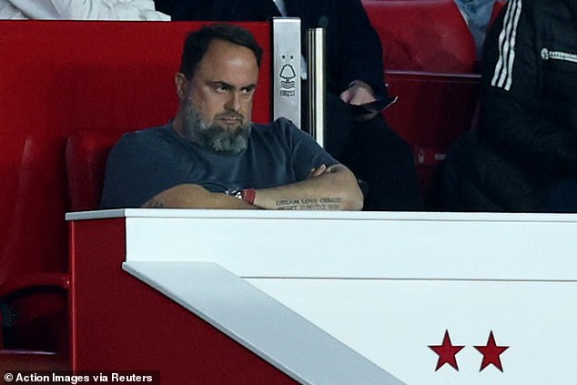 Evangelos Marinakis izgledao je išta nego zadovoljan dok je gledao sa tribina