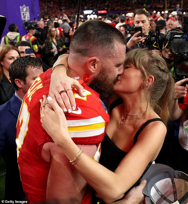 U cijeloj pjesmi natopljeni su tekstovi o tome kako je uski kraj Kansas City Chiefs napokon slomio njezin nesretni niz u ljubavi. A u stazi, novo angažirana pjevačica kroji o tome kako 'ne mora kucati na drva' jer ona i njezin ljubavnik mogu „zaraditi našu sreću“; Na slici u veljači 2024
