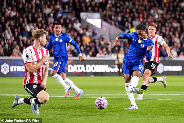 Joao Pedro (desno) zamolio je da ne igra protiv Brentforda ranije ovog mjeseca, ali rečeno mu je da ga mora pojaviti Maresca